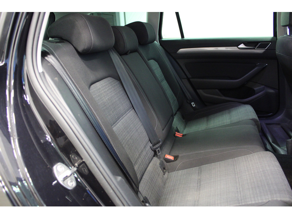 Passat Variant 2.0 TDI Business DSG *NAV,AHK,LED,APP,ACC*