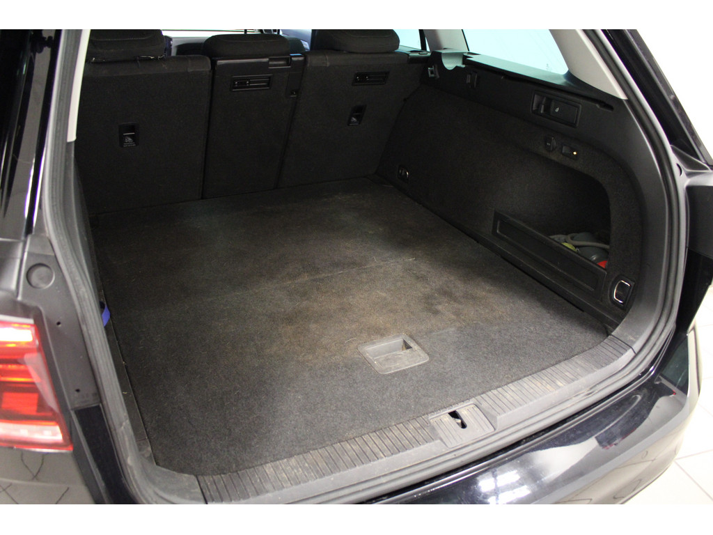 Passat Variant 2.0 TDI Business DSG *NAV,AHK,LED,APP,ACC*