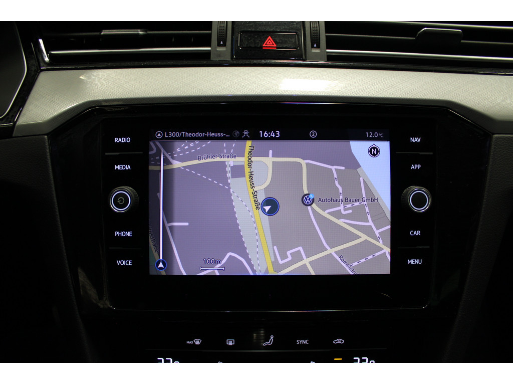 Passat Variant 2.0 TDI Business DSG *NAV,AHK,LED,APP,ACC*