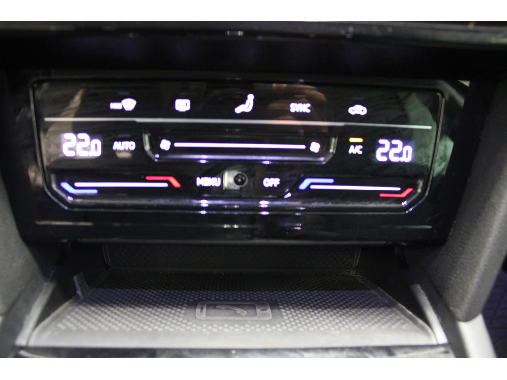 Passat Variant 2.0 TDI Business DSG *NAV,AHK,LED,APP,ACC*