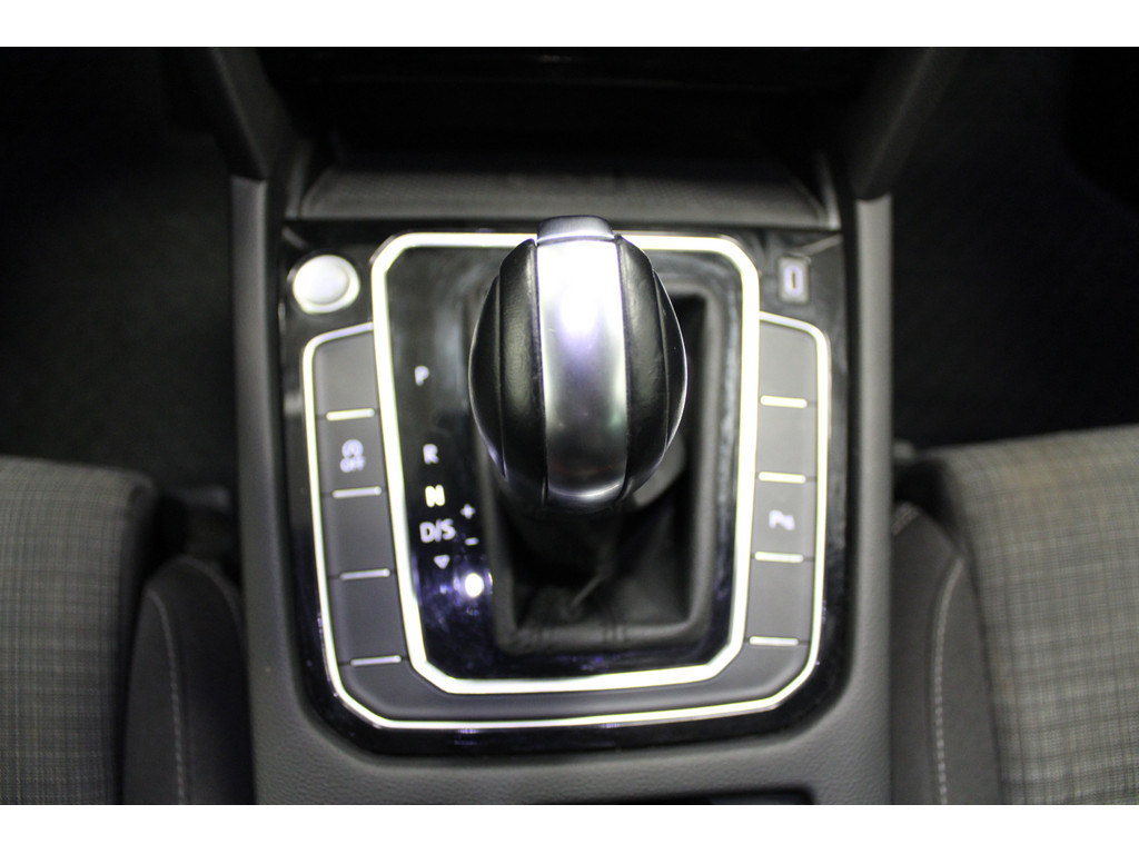 Passat Variant 2.0 TDI Business DSG *NAV,AHK,LED,APP,ACC*