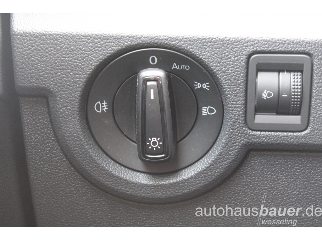 T-Cross 1.0 TSI Active DSG *NAV, APP, ACC, R.-Kamera, 2-Zonen Klim