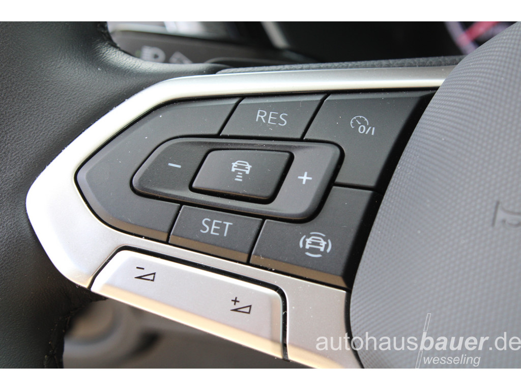 T-Cross 1.0 TSI Active DSG *NAV, APP, ACC, R.-Kamera, 2-Zonen Klim