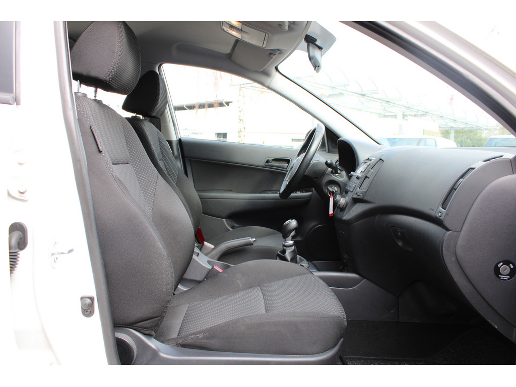i30 1.6 CRDi DPF Classic *Gewerbe/Export,Klima,ZV,Isofix*