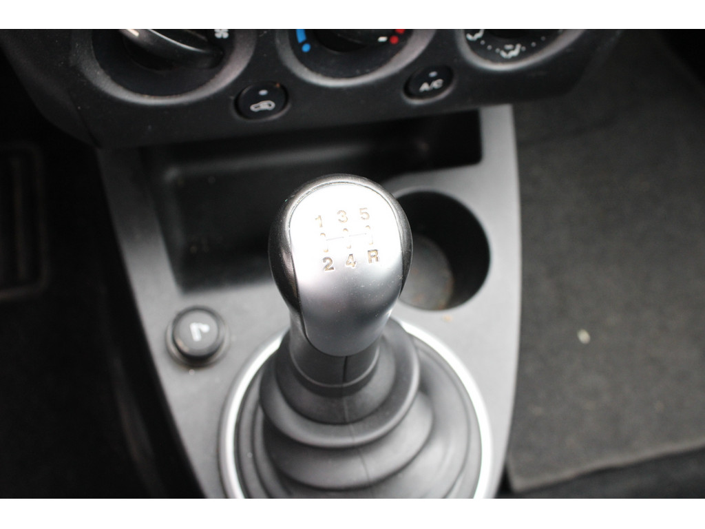 Fiesta 1.4l Ghia *Gewerbe/Export,WSS-beheizbar,Gurtstraffer,ZV-FB,Klim