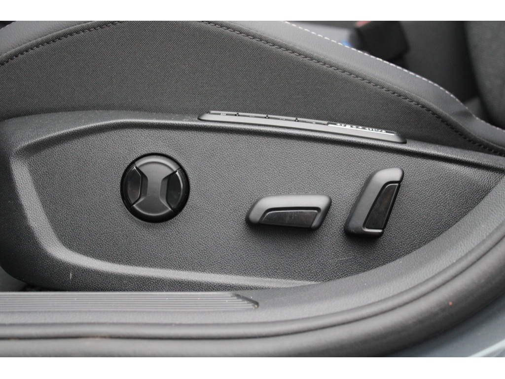 Golf VIII 1.5l eTSI Edition 50 *Licht+Sicht,Winterpaket,DCC,DigitalCoc