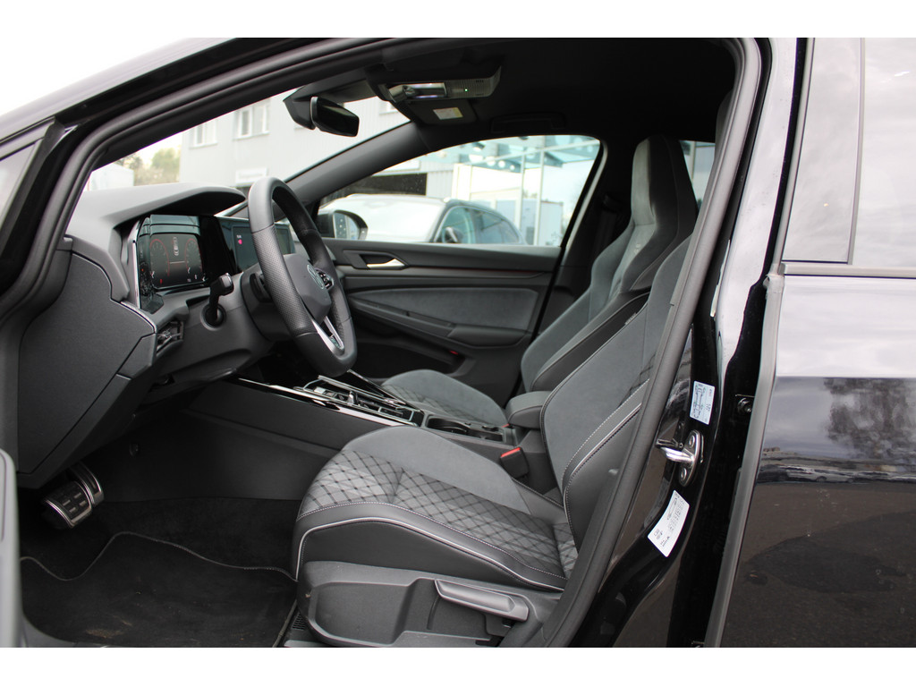 Golf VIII 1.5l eTSI R-Line *IQMatrixLED,KeylessStart,R.Kamera,NAV,SHZ,