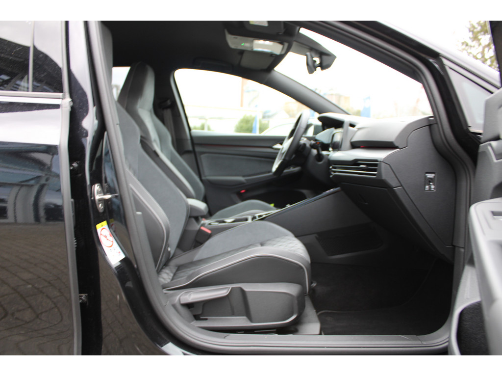 Golf VIII 1.5l eTSI R-Line *IQMatrixLED,KeylessStart,R.Kamera,NAV,SHZ,