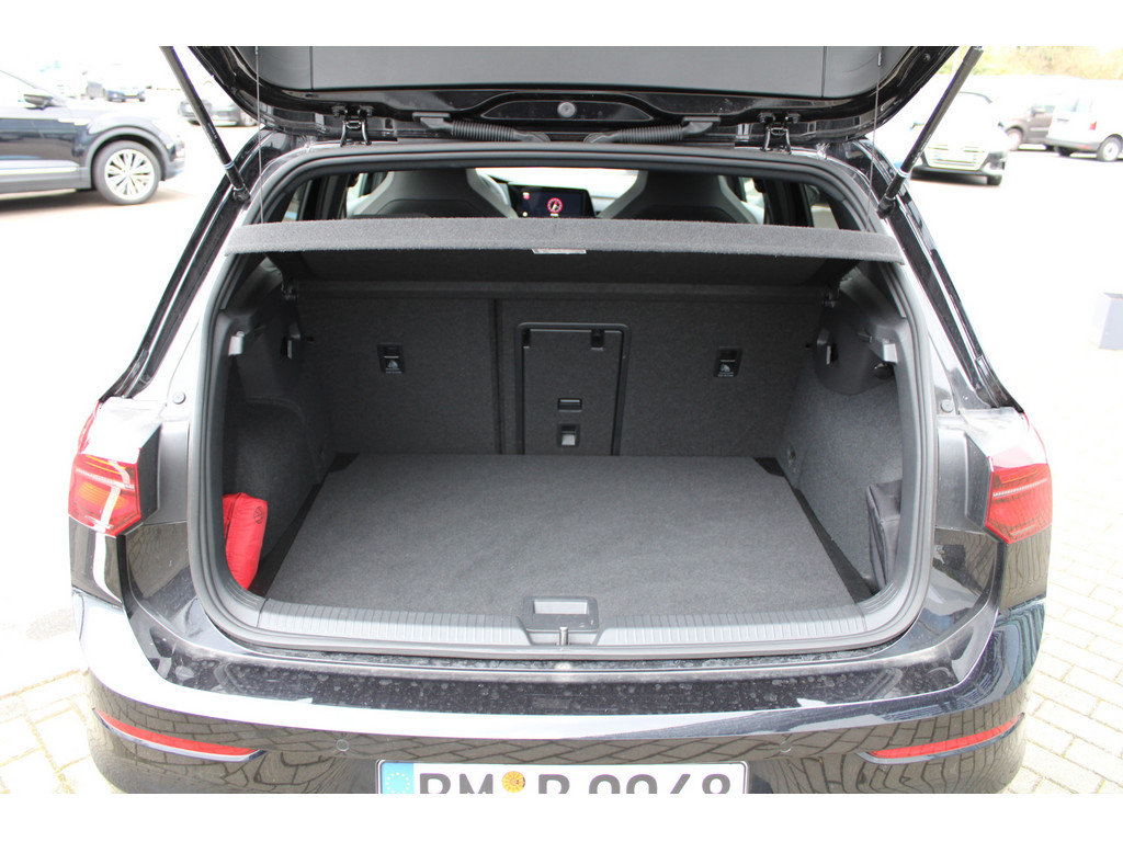 Golf VIII 1.5l eTSI R-Line *IQMatrixLED,KeylessStart,R.Kamera,NAV,SHZ,