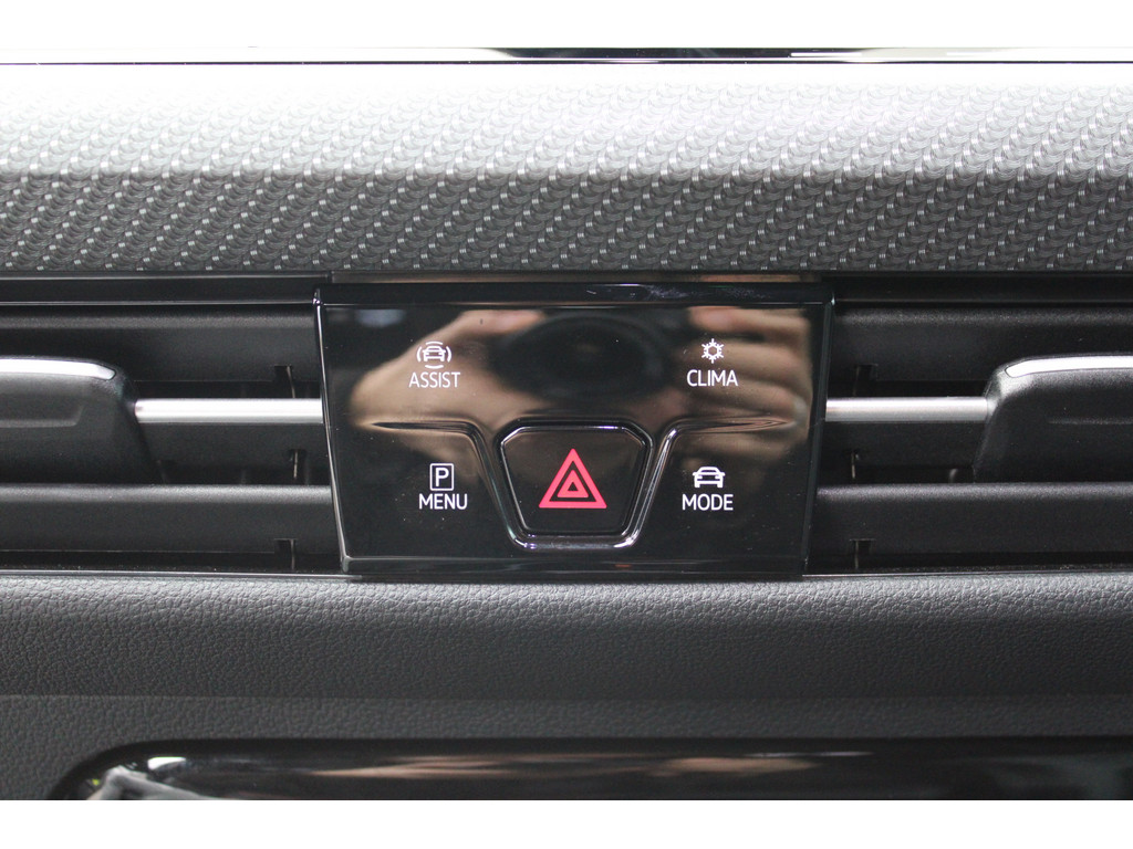 Golf VIII 1.5l eTSI R-Line *IQMatrixLED,KeylessStart,R.Kamera,NAV,SHZ,