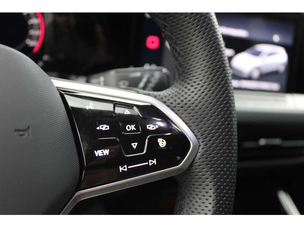 Golf VIII 1.5l eTSI R-Line *IQMatrixLED,KeylessStart,R.Kamera,NAV,SHZ,