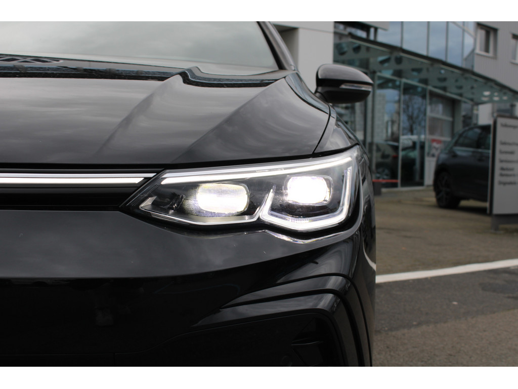Golf VIII 1.5l eTSI R-Line *IQMatrixLED,KeylessStart,R.Kamera,NAV,SHZ,