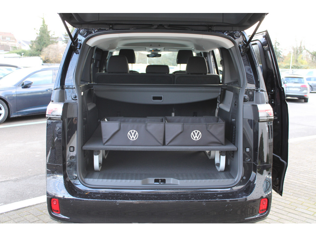 ID. Buzz Pro Motor: 150 kW 204 PS 77 kWh Getriebe: 1-Gang-Automatikg