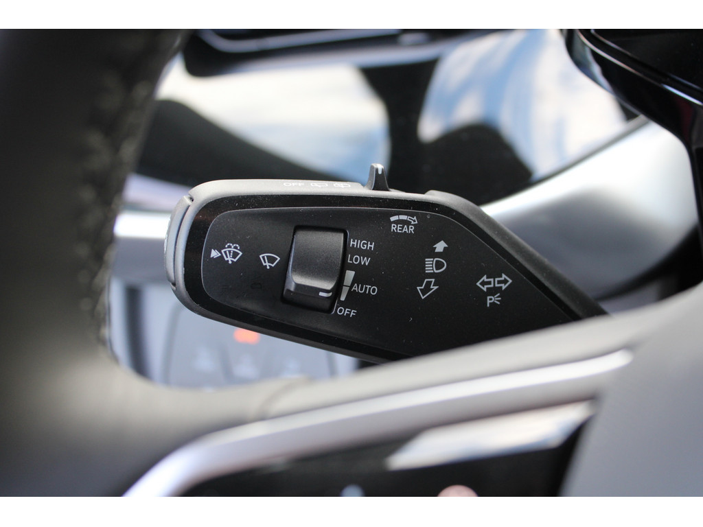 ID. Buzz Pro Motor: 150 kW 204 PS 77 kWh Getriebe: 1-Gang-Automatikg