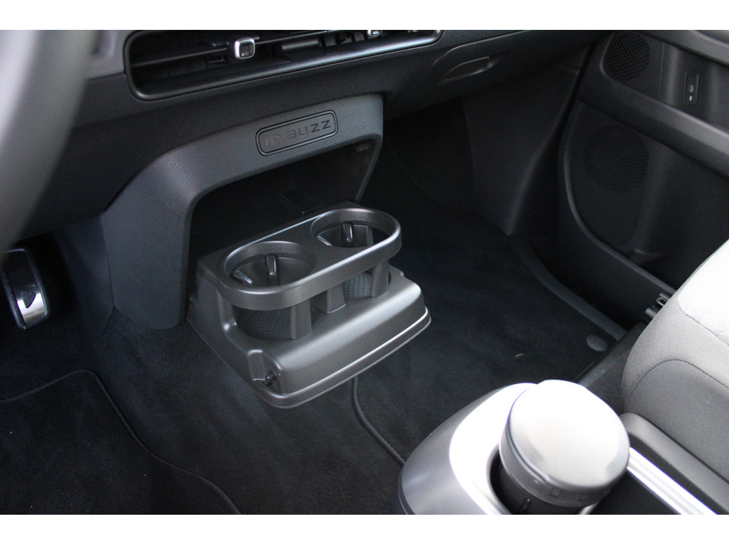 ID. Buzz Pro Motor: 150 kW 204 PS 77 kWh Getriebe: 1-Gang-Automatikg