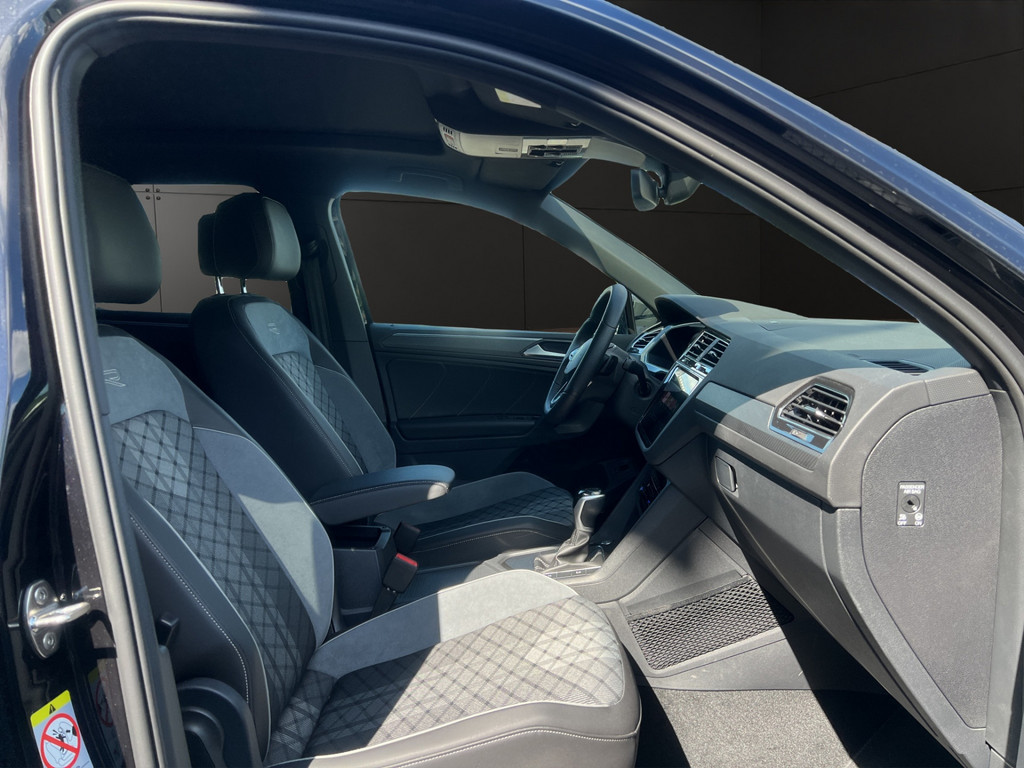 Tiguan 1.5l TSI R-Line *Pano,CargoPake,ACC,APP,NAV,EasyOpen,LED,3Zonen
