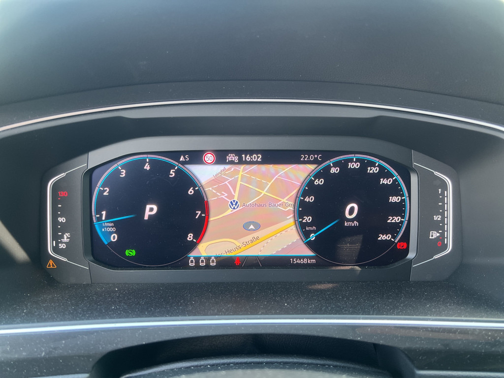 Tiguan 1.5l TSI R-Line *Pano,CargoPake,ACC,APP,NAV,EasyOpen,LED,3Zonen