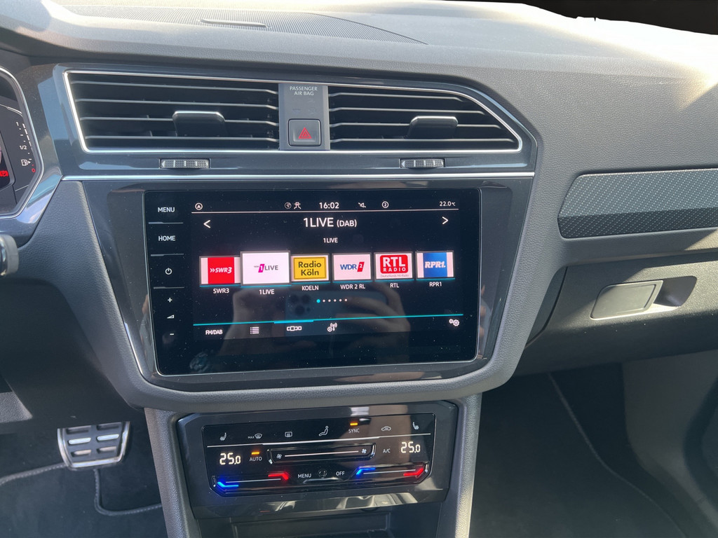 Tiguan 1.5l TSI R-Line *Pano,CargoPake,ACC,APP,NAV,EasyOpen,LED,3Zonen