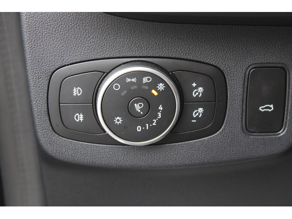 Puma 1.0l Titanium X *Pano,LED,Tot-Winkel,R.Kamera,SHZ,Park-Assist*