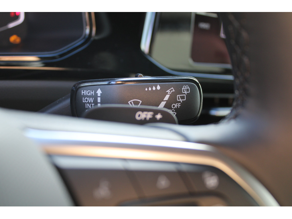 T-Roc 1.5l TSI R-Line *IQ Drive,LED,2-ZonenKlim,KeylessAccess,SHZ,ACC*