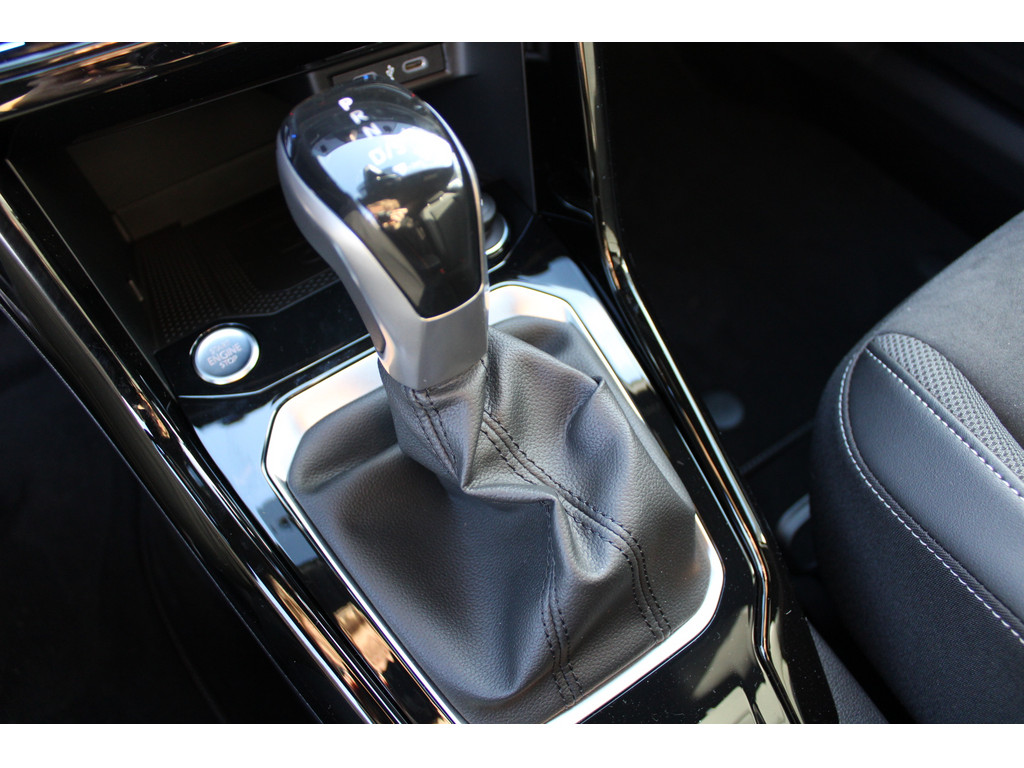 T-Roc 1.5l TSI R-Line *IQ Drive,LED,2-ZonenKlim,KeylessAccess,SHZ,ACC*