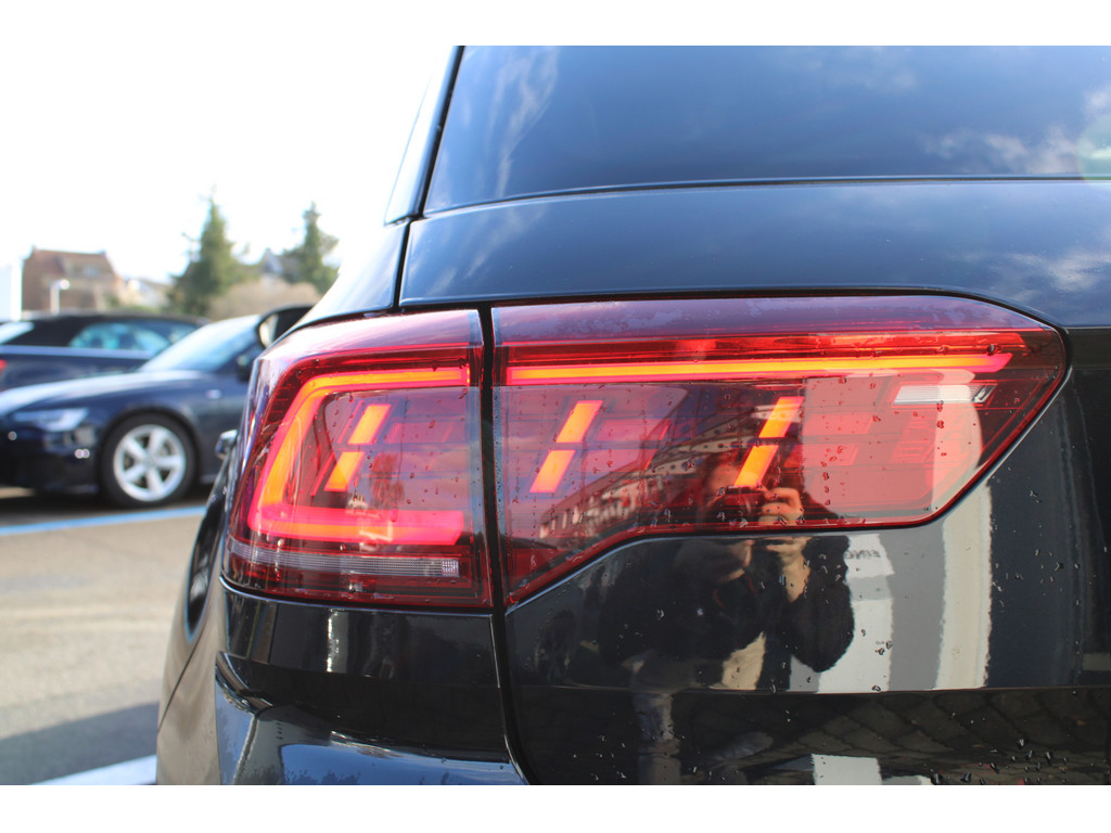 T-Roc 1.5l TSI R-Line *IQ Drive,LED,2-ZonenKlim,KeylessAccess,SHZ,ACC*