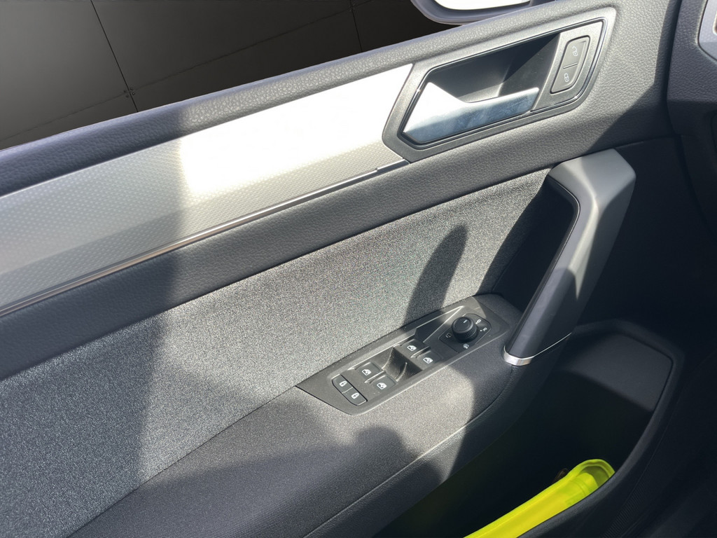 Touran 1.5 TSI Move *LED, CarPlay, NAV,AHK*