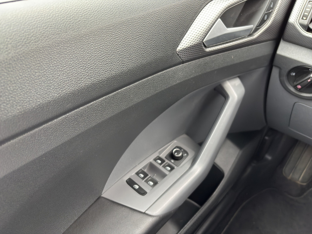 T-Cross 1.0l TSI Active *ACC, DigCockpit, APP, SHZ, LED, SHZ*