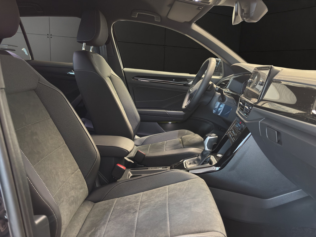 T-Roc 1.5 TSI R-Line *NAV,R.Kam,IQ.Drive,EasyOpen&Close,AHK,LEDPlus,AP