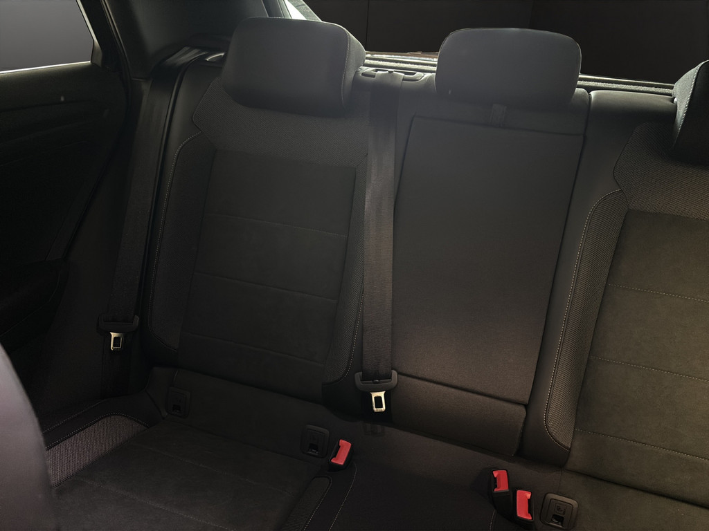T-Roc 1.5 TSI R-Line *NAV,R.Kam,IQ.Drive,EasyOpen&Close,AHK,LEDPlus,AP