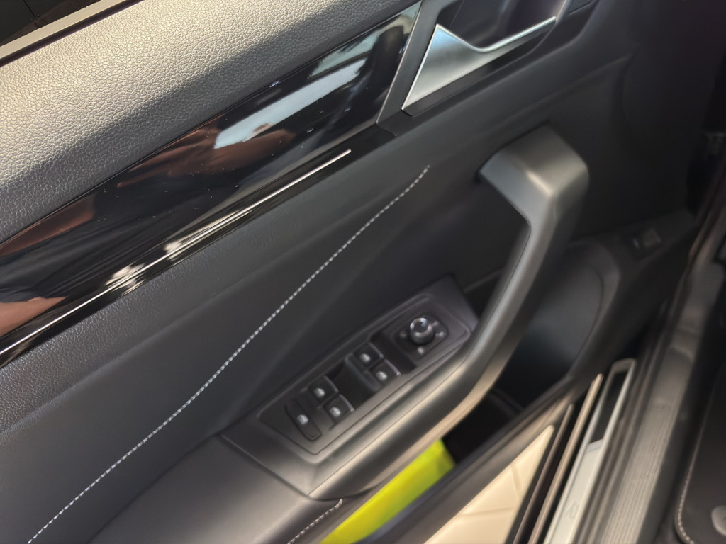 T-Roc 1.5 TSI R-Line *NAV,R.Kam,IQ.Drive,EasyOpen&Close,AHK,LEDPlus,AP