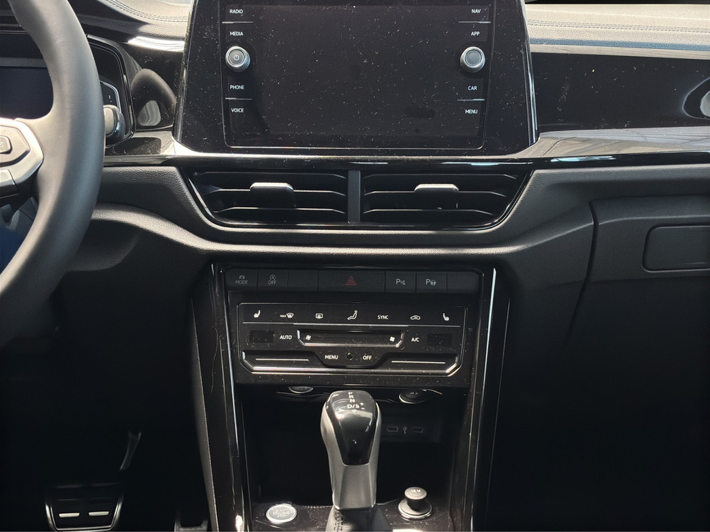 T-Roc 1.5 TSI R-Line *NAV,R.Kam,IQ.Drive,EasyOpen&Close,AHK,LEDPlus,AP