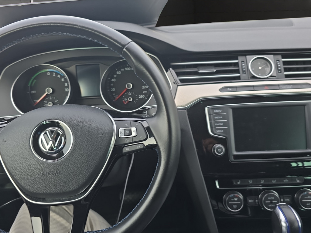 Passat Variant 1.4 TSI GTE Hybrid Plug In *NAV,R.Kamera,ACC,3-ZonenKli