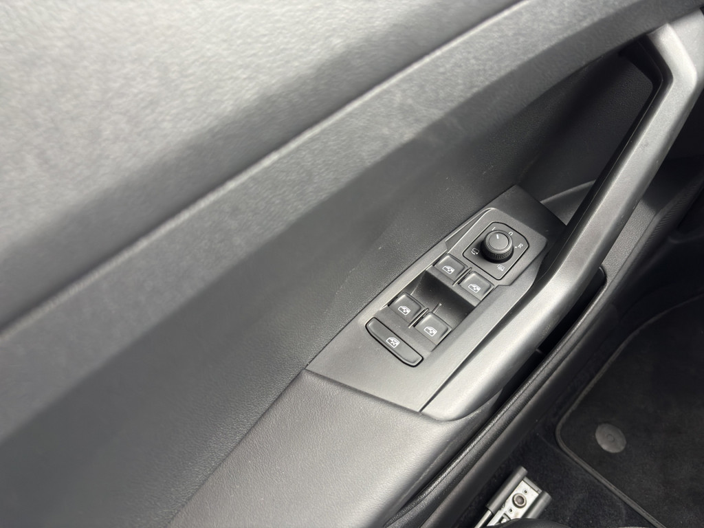 T-Cross 1.0 TSI Life *NAV,AHK,ACC,APP,SHZ,LED,2-ZonenKlima*