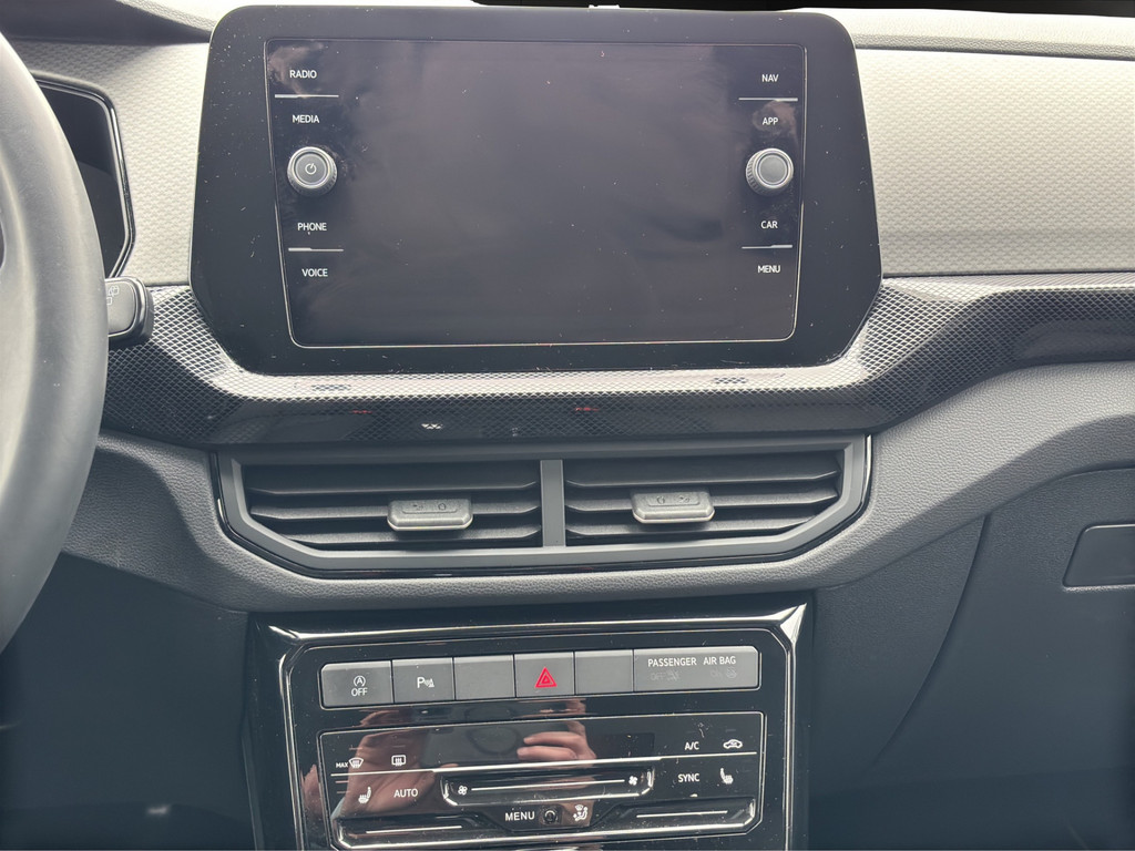 T-Cross 1.0 TSI Life *NAV,AHK,ACC,APP,SHZ,LED,2-ZonenKlima*