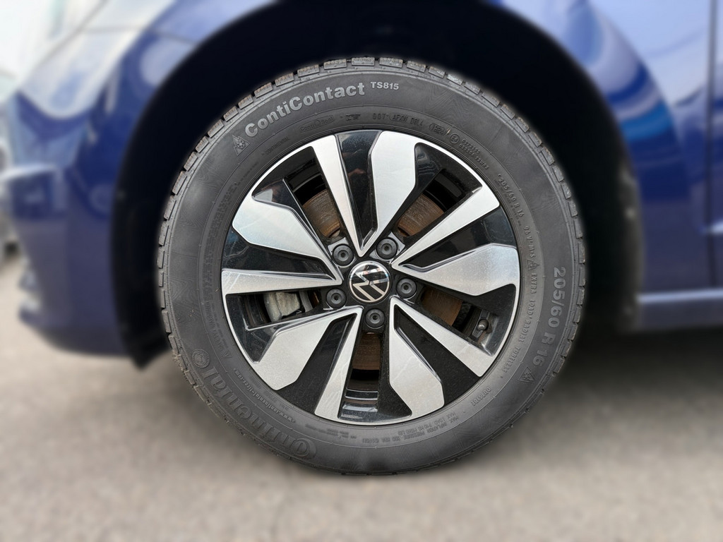 Touran 1.5 TSI MOVE *NAV,R.Kam,ACC,APP,7-Sitze*