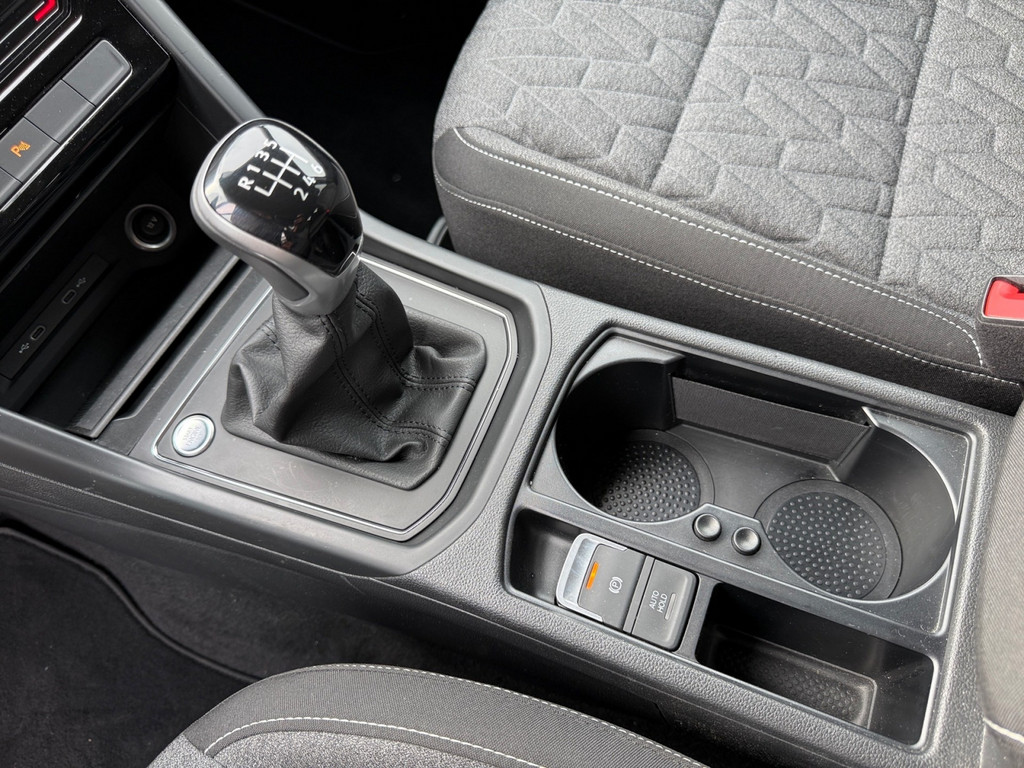 Touran 1.5 TSI MOVE *NAV,R.Kam,ACC,APP,7-Sitze*