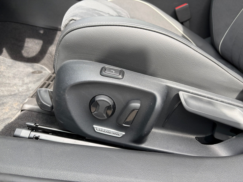 Passat 1.5 eTSI Business *NAV,APP,ACC,3-ZonenKlima,LED,SHZ,Massage,AHK