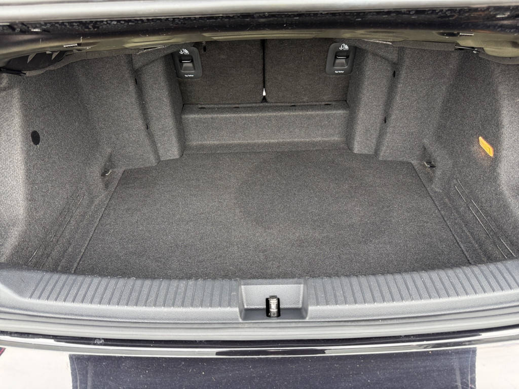 T-Roc Cabriolet 1.5l TSI R-Line DSG *NAV,LED,R.Kam, AHK,APP,2ZonenKlim